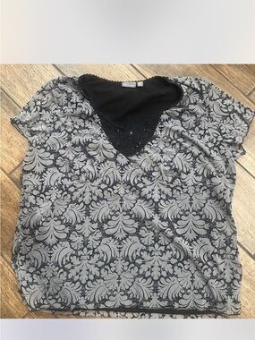 Apt 9 Black and Gray decorative Patterned Short-Sleeve Women's Top